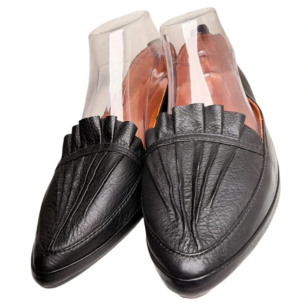 Spring Step Black Leather Pointed Toe Ruffle Loafers‎ Flats Size 7